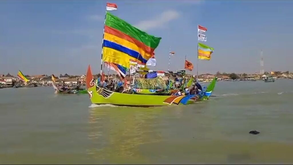 Lestarikan Warisan Leluhur, Warga Gegunung Wetan Gelar Sedekah Laut Sedekah Laut di Desa Gegunung Wetan Rembang