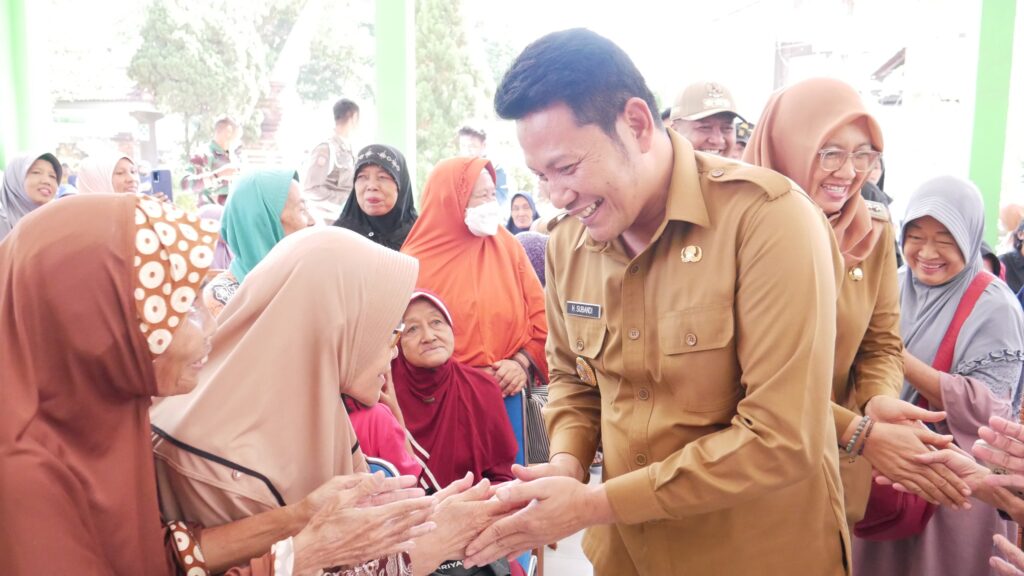 Plt Bupati Sidoarjo Tinjau Langsung Penyaluran Bantuan Beras Tahap Tiga,