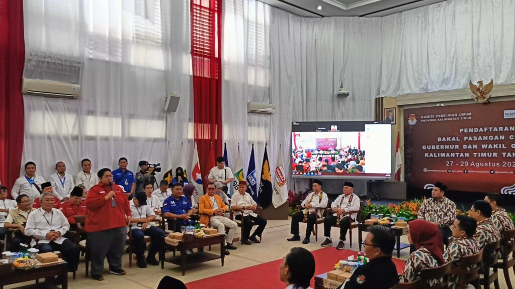 Proses Pendaftaran Lancar, Isran-Hadi Siap Bertarung Pasangan Isran Noor dan Hadi Mulyadi saat mendaftarkan ke KPU Kaltim