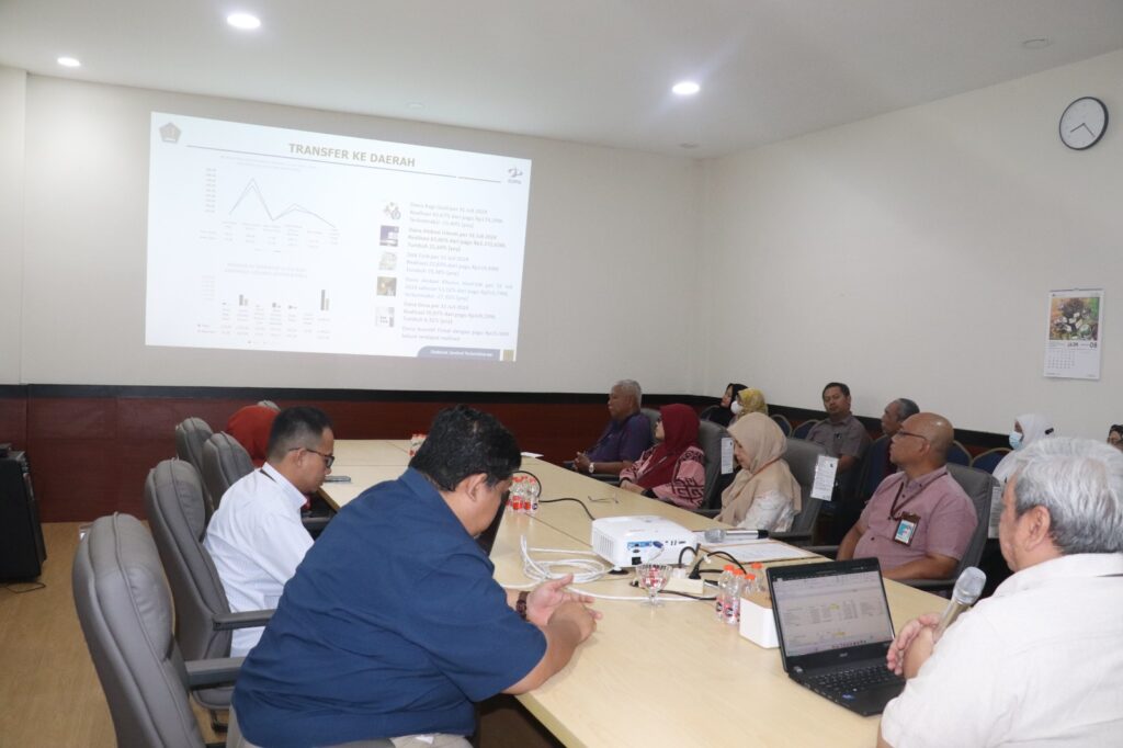 Kepala KPPN Sidoarjo Didi Prihadi dalam kinerja kinerja APBN dikantornya,Kamis (29/8/2024)(Foto: Dian/etara.id).