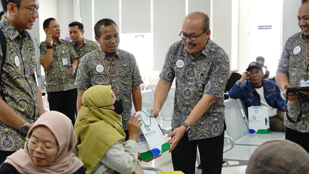 Deputi Direksi BPJS Kesehatan Wilayah Jatim, Arief Syaefudin hadir pada kegiatan jumpa peserta JKN di Kantor BPJS Kesehatan Cabang Sidoarjo, Rabu, (4/09/2024)(Foto: Dian/ Etara.id)