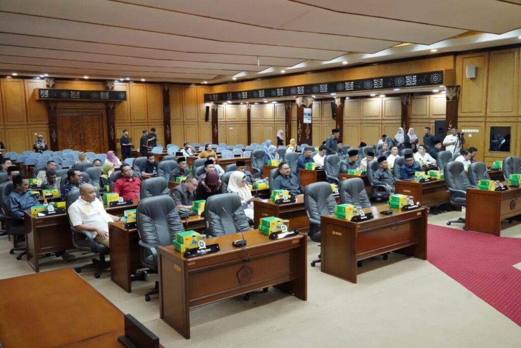 Suasana rapat Paripurna yang di pimpin Ketua Sementara DPRD Sidoarjo Abdillah Nasih, Rabu(11/9/2024).