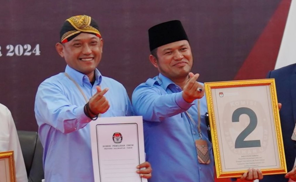 Pasangan calon gubernur Rudy Mas'ud dan calon wakil gubernur Seno Aji unggul dalam survei terbaru yang dirilis Lembaga Penelitian Masyarakat Milenium (LPMM). Pasangan calon gubernur Rudy Mas'ud dan calon wakil gubernur Seno Aji unggul dalam survei terbaru yang dirilis Lembaga Penelitian Masyarakat Milenium (LPMM).