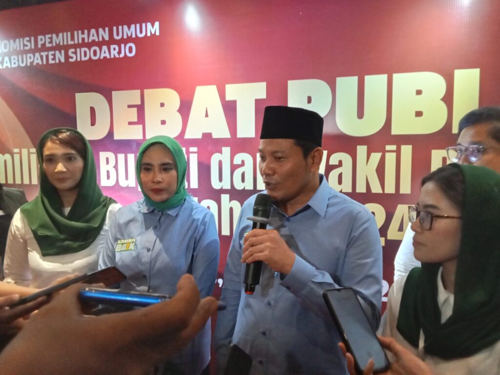Paslon Bacabup dan Bacawabup Subandi - Mimik saat acara Pilbup Sidoarjo,Sabtu(19/10/2024)malam,(Foto: Dian_Etara.id).