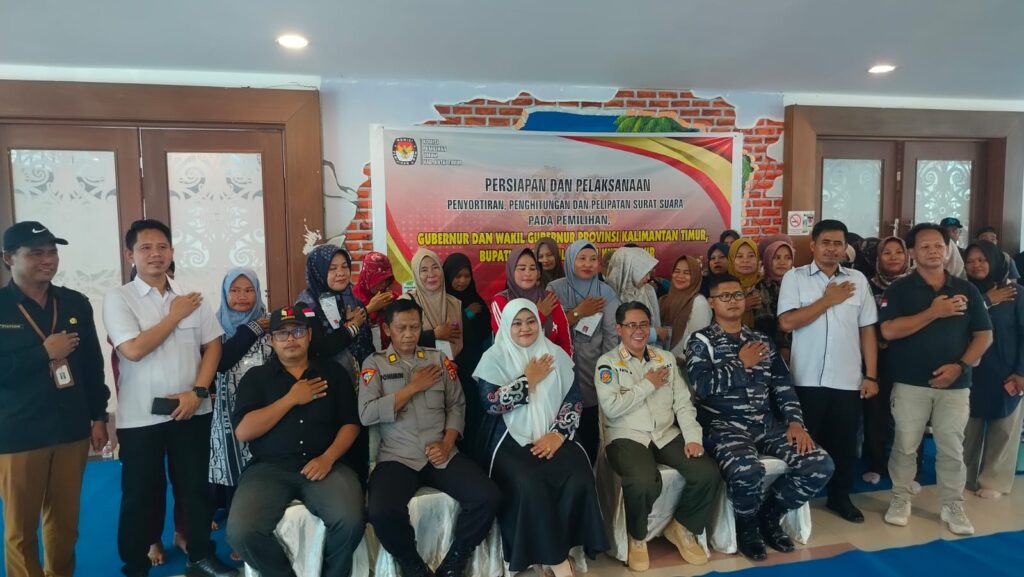 KPU Kutai Timur Gelar Pelipatan Surat Suara Pilgub dan Pilbup pada Pilkada 2024 di Gedung Expo, Rabu (30/10/2024)