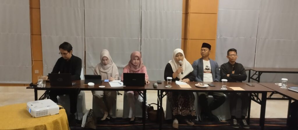 KPU Kutim menggelar rapat koordinasi bersama tim perumus dan tim panelis debat terbuka pertama yang dilaksanakan di Hotel Puri Senyiur Samarinda, Senin (28/10/2024)