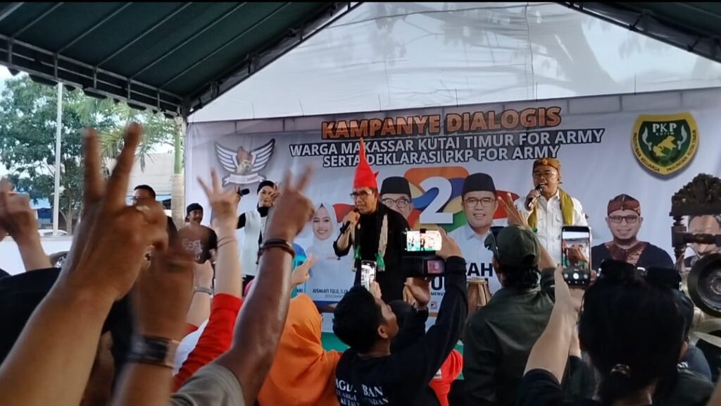 Warga Makasar dan Pasundan Kutim Kompak Dukung Army Kampaye ARMY di Jalan Pendidikan Sangatta Utara, Sabtu (9/11/2024)