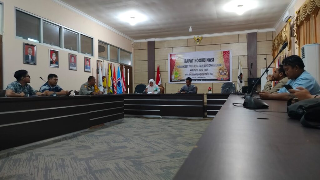 KPU Kutim menggelar rakor persiapan debat publik kedua bagi pasangan calon Bupati dan Wakil Bupati Kutai Timur dalam Pilkada 2024 di Kantor KPU Kutim, Minggu (17/11/2024).
