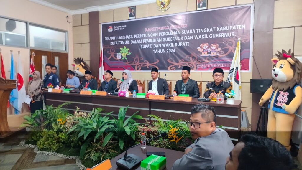 KPU Kutim Gelar Rapat Pleno Terbuka Rekapitulasi Suara Pilkada 2024 KPU Kutim menggelar Rapat Pleno terbuka rekapitulasi hasil penghitungan perolehan suara tingkat kabupaten Kutai Timur, dalam pemilihan gubernur dan wakil gubernur, bupati dan wakil bupati tahun 2024 di Kantor KPU Kutim, Rabu (5/12/2024).