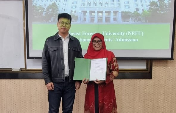 Kepala Sekolah SMAN 1 Loa Kulu Dr. Yessi Herlina saat menjalin kolaborasi dengan 25 perguruan tinggi ternama di China, Kamis (9/1/2025)