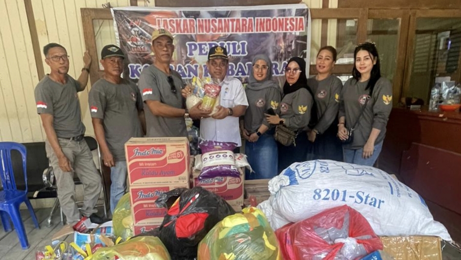 Laskar Nusantara Indonesia (LNI) menyalurkan bantuan kepada korban kebakaran di Kecamatan Batu Ampar pada Rabu, 12 Februari 2025