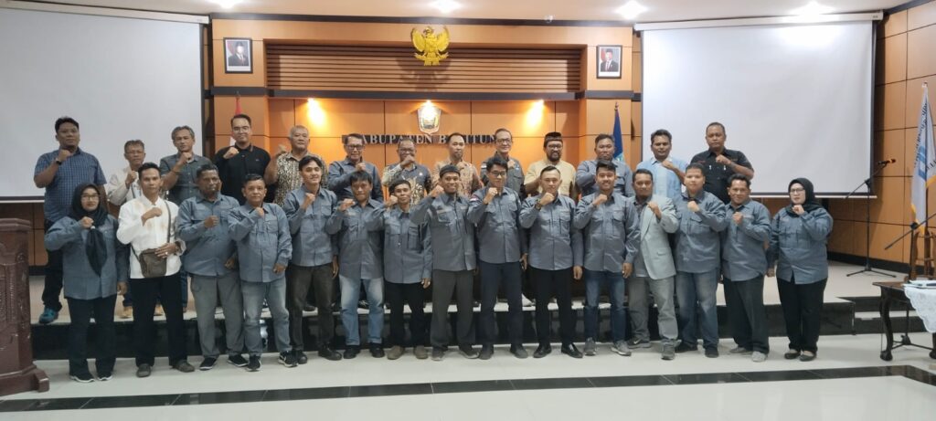 Prosesi pelantikan DPC PJS Kab Belitung oleh Ketua DPD PJS Babel, Rikky Permana dihadiri Ketua Umum DPP PJS Mahmud Marhaba, Sabtu (08/03/2025).