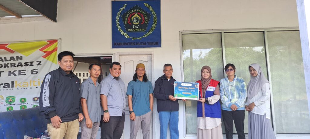 Pertamina EP Sangatta Berbagi dan Jalin Kemitraan dengan Media Pertamina EP Sangatta gelar media roadshow dan salurkan bantuan bahan pokok kepada wartawan PWI Kutai Timur di Sekretariat PWI Kutim, Kamis (20/3/2025)