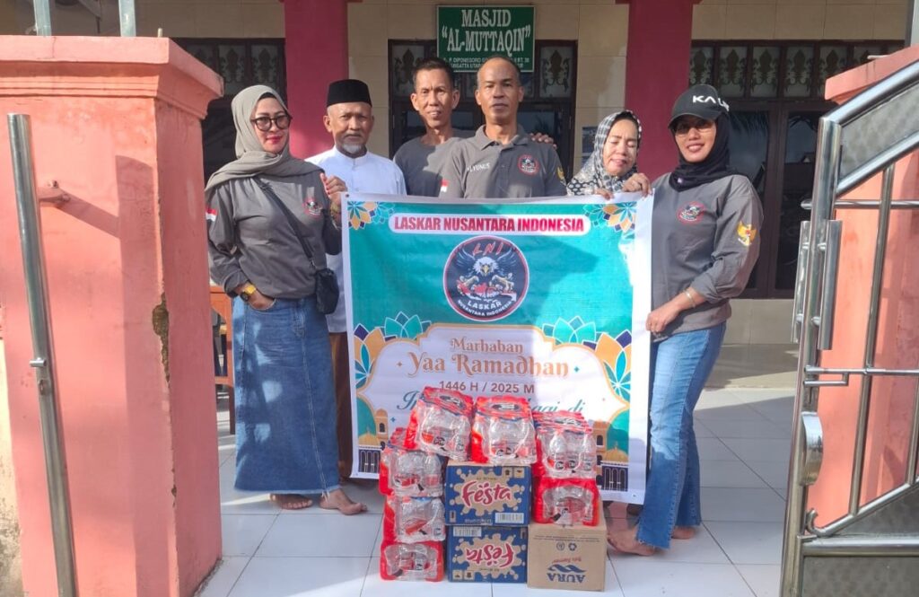 Aksi Sosial Ramadan, Laskar Nusantara Indonesia Tebar Berkah Takjil Laskar Nusantara Indonesia Berbagi Takjil Ramadan di beberapa Masjid di Kutai Timur