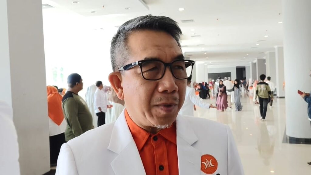 Milad PKS ke-23, Ardiansyah Sulaiman Ajak Kader Konsisten Melayani Ketua Majelis Pertimbangan Daerah (MPD) Partai Keadilan Sejahtera (PKS) Kutai Timur Ardiansyah Sulaiman saat diwawancarai di Gedung Convention Hall Samarinda pada Sabtu (3/5/2025)