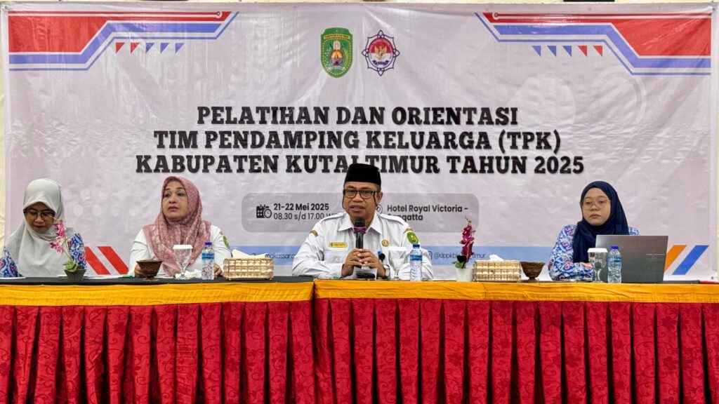 Kepala DPPKB Kutim Achmad Junaidi B saat membuka pelatihan di Hotel Royal Victoria Sangatta, Rabu (21/5/2025)