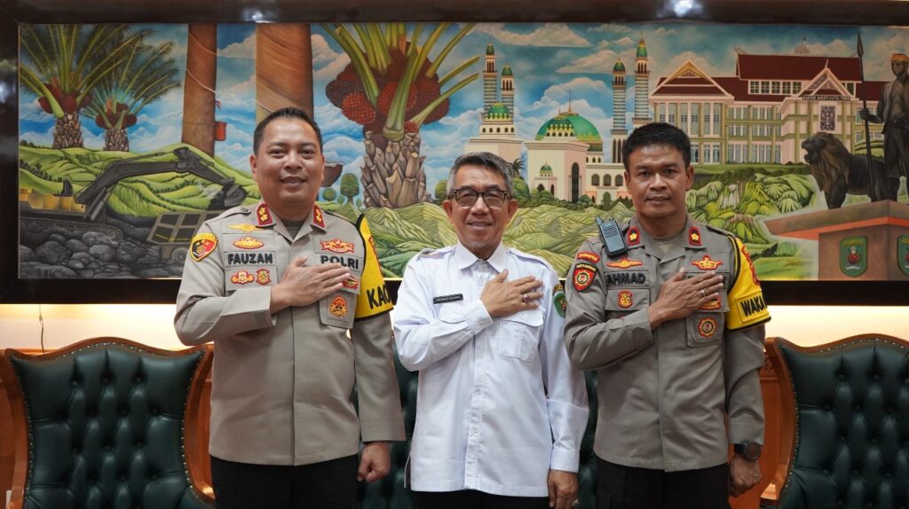 Kapolres Kutai Timur AKBP Fauzan Arianto, S.H., S.I.K., M.H., melaksanakan kunjungan silaturahmi ke Bupati Kutim, Drs. H. Ardiansyah Sulaiman, M.S, Kamis (17/7/2025).