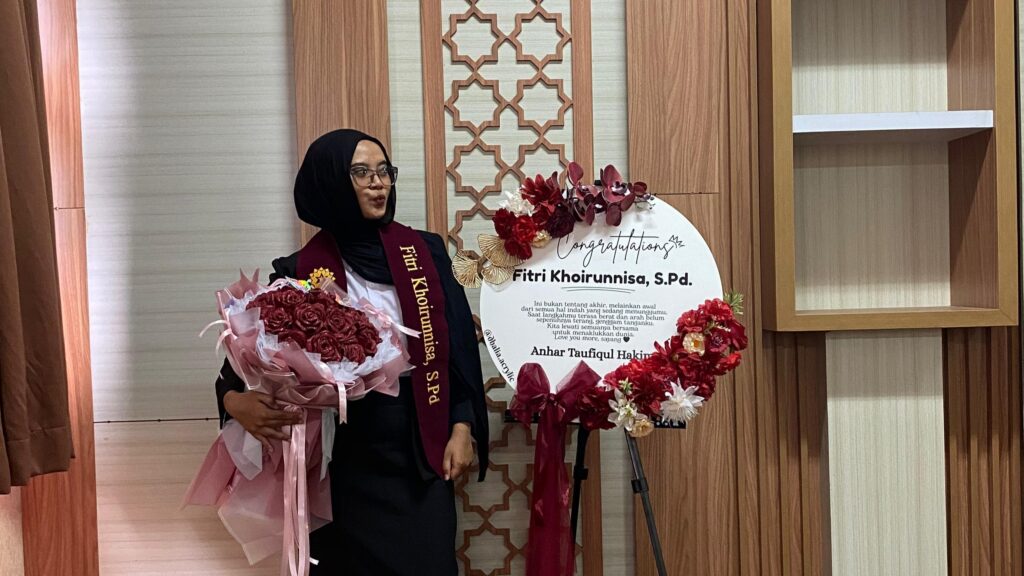 Berawal dari Hobi, Fitri Khoirunnisa Sukses Kembangkan Usaha Buket di Jatinangor