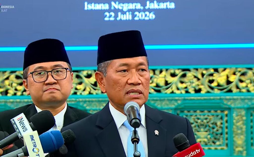 Donny Ermawan Taufanto sebagai Gubernur Universitas Republik Indonesia (URI)